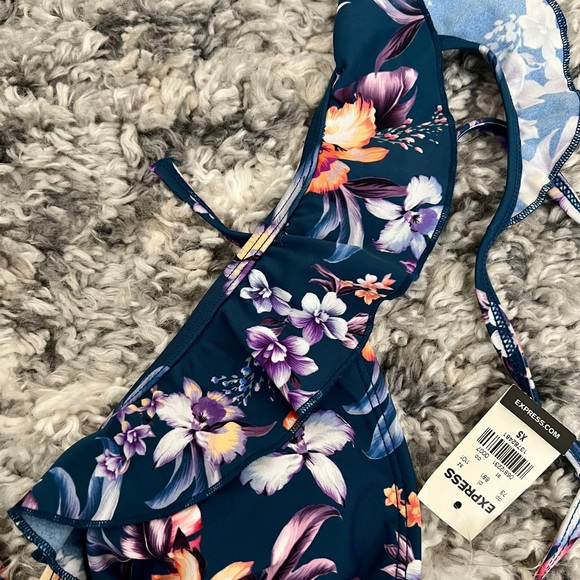 Floral ruffle bikini top - Picture 2 of 3